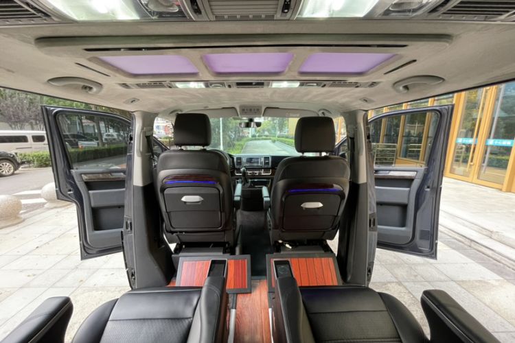Used Volkswagen Multivan 2018 2.0 TSI Two-Wheel-Drive Luxury Edition 7 Seats Interior 7