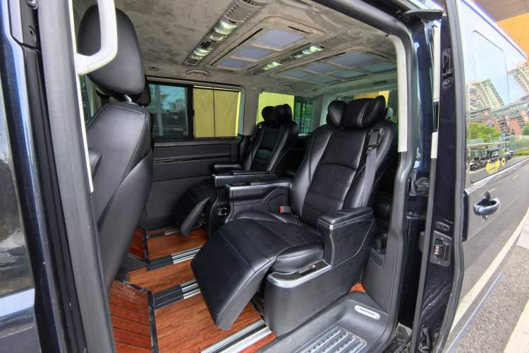 Used Volkswagen Multivan 2018 2.0 TSI Two-Wheel-Drive Luxury Edition 7 Seats Interior 9
