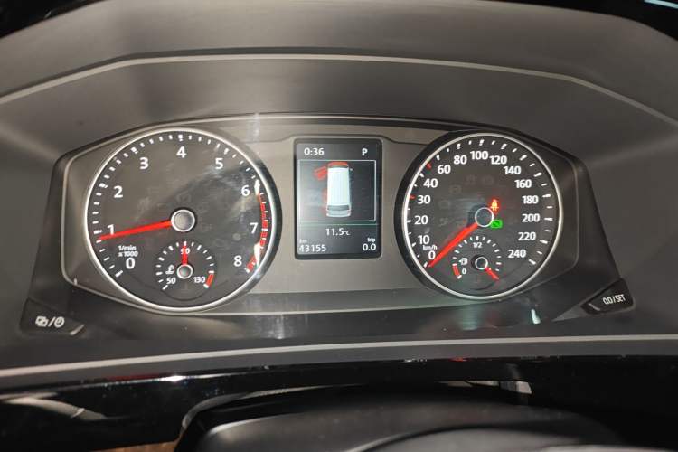 Used Volkswagen Multivan 2018 2.0 TSI Four-Wheel Drive Comfort Edition 7-Seater Odometer Close Up