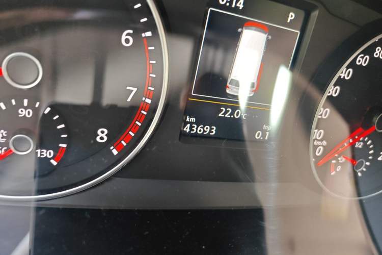Used Volkswagen Multivan 2018 2.0 TSI Four-Wheel Drive Comfort Edition 7-Seater Odometer Close Up