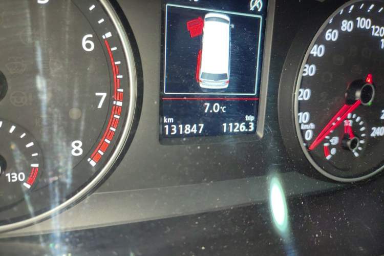 Used Volkswagen Multivan 2018 2.0 TSI 4x4 Prestige Edition 7-Seater Odometer Close Up