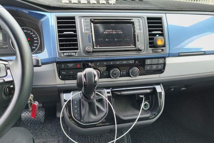 Used Volkswagen Multivan 2018 2.0 TSI Four-Wheel Drive Comfort Edition 7-Seater Audio And AC Panel