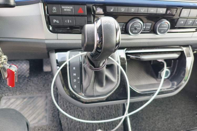 Used Volkswagen Multivan 2018 2.0 TSI Four-Wheel Drive Comfort Edition 7-Seater Gear Lever