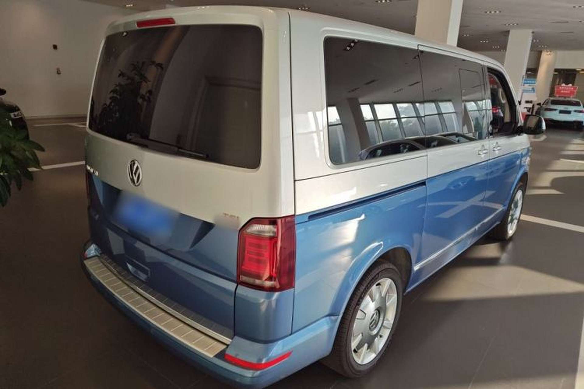 Used Volkswagen Multivan 2018 2.0 TSI Four-Wheel Drive Comfort Edition 7-Seater Rear Right 45 Deg