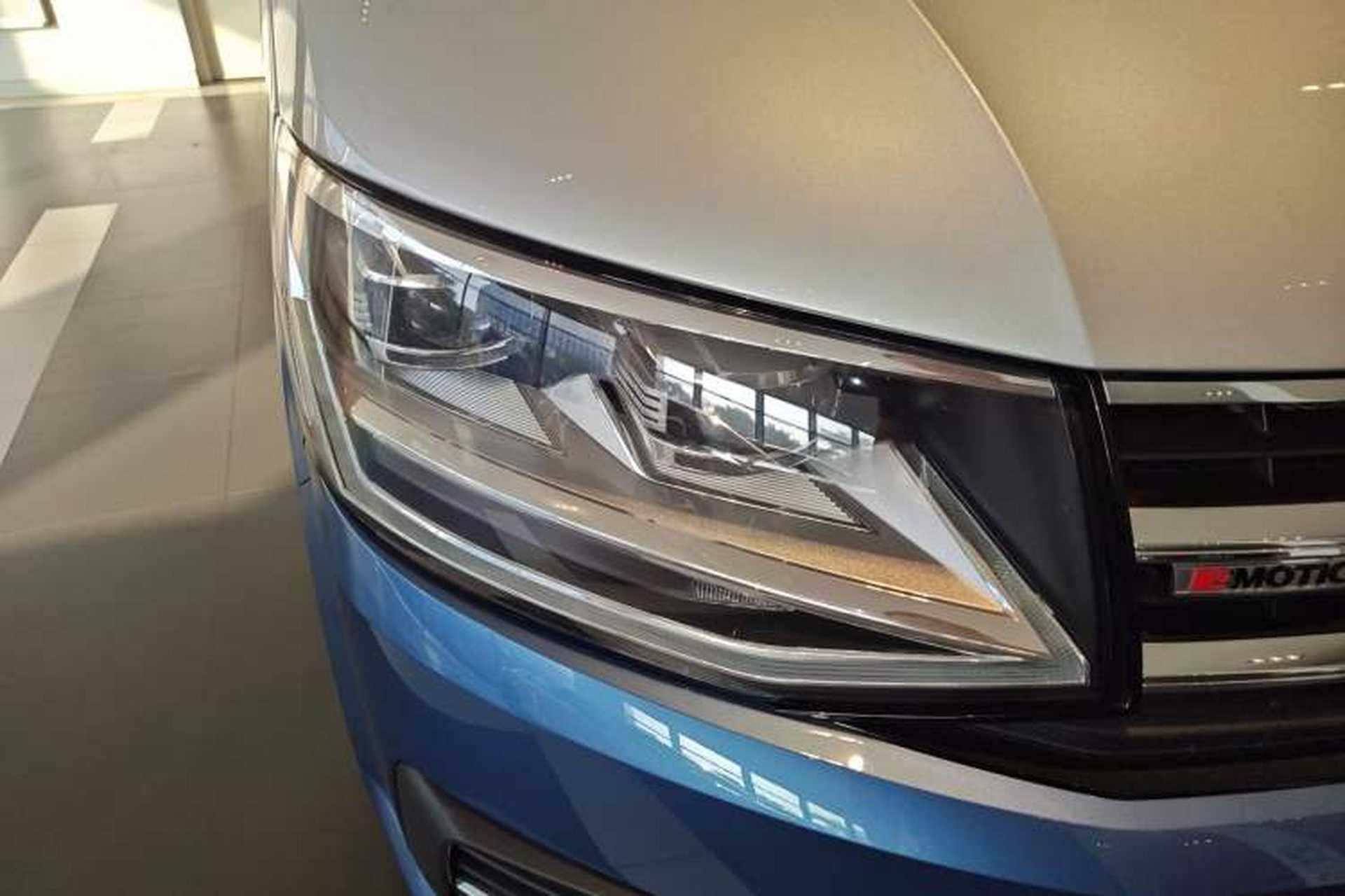 Used Volkswagen Multivan 2018 2.0 TSI Four-Wheel Drive Comfort Edition 7-Seater Right Front Headlight