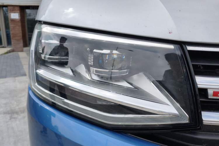 Used Volkswagen Multivan 2018 2.0 TSI Four-Wheel Drive Comfort Edition 7-Seater Right Front Headlight
