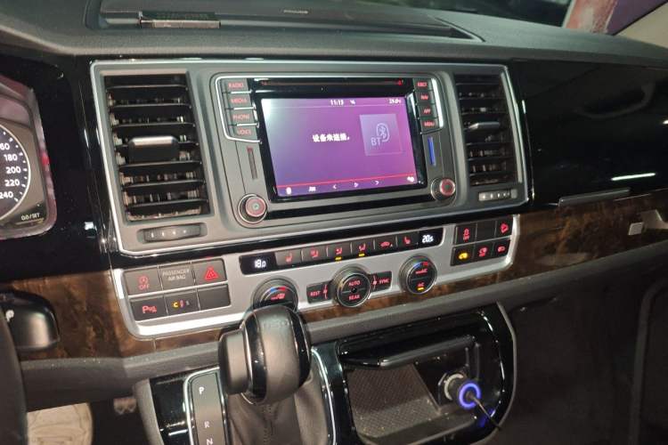 Used Volkswagen Multivan 2018 2.0 TSI 4x4 Explorer Edition 7-Seater Audio And AC Panel