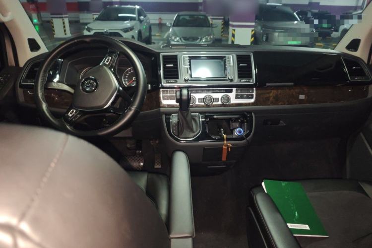 Used Volkswagen Multivan 2018 2.0 TSI 4x4 Explorer Edition 7-Seater Center Console