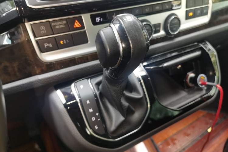 Used Volkswagen Multivan 2018 2.0 TSI 4x4 Prestige Edition 7-Seater Gear Lever