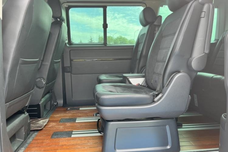 Used Volkswagen Multivan 2018 2.0 TSI Two-Wheel-Drive Luxury Edition 7 Seats Interior 2