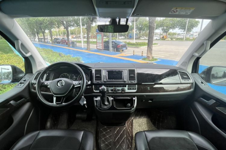 Used Volkswagen Multivan 2018 2.0 TSI Two-Wheel-Drive Luxury Edition 7 Seats Interior 4