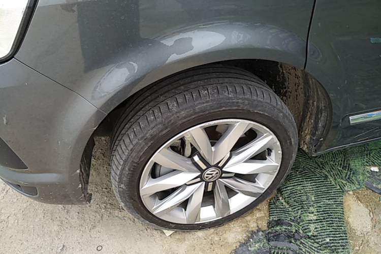 Used Volkswagen Multivan 2018 2.0 TSI Two-Wheel-Drive Luxury Edition 7 Seats Left Front Wheel Hub