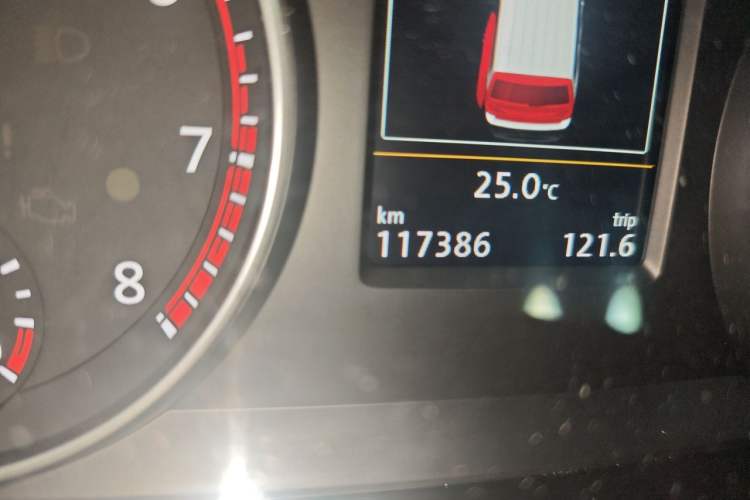 Used Volkswagen Multivan 2018 2.0 TSI 4x4 Explorer Edition 7-Seater Odometer Close Up