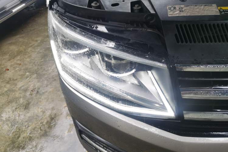 Used Volkswagen Multivan 2018 2.0 TSI 4x4 Prestige Edition 7-Seater Right Front Headlight