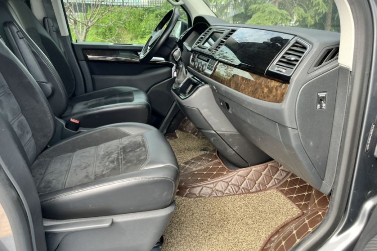 Used Volkswagen Multivan 2018 2.0 TSI Two-Wheel-Drive Luxury Edition 7 Seats Right Front Seat