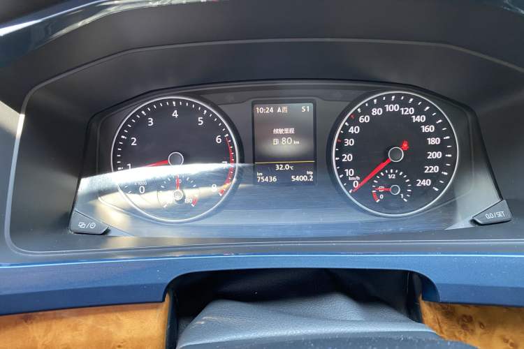 Used Volkswagen Multivan 2018 2.0 TSI Four-Wheel Drive Comfort Edition 7-Seater Odometer Close Up