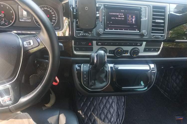Used Volkswagen Multivan 2018 2.0 TSI Two-Wheel-Drive Luxury Edition 7 Seats Audio And AC Panel