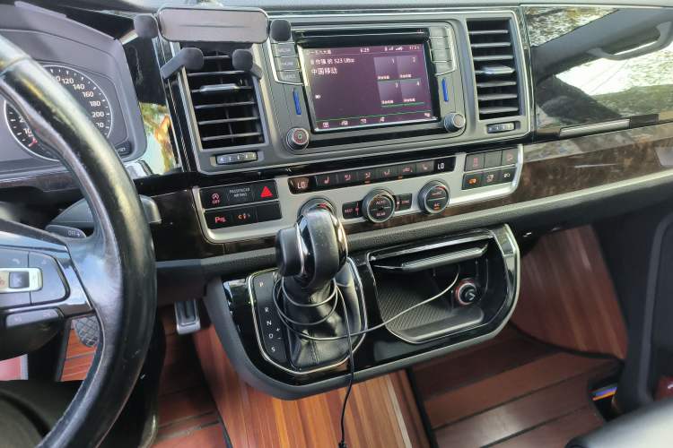 Used Volkswagen Multivan 2018 2.0 TSI 4x4 Prestige Edition 7-Seater Audio And AC Panel