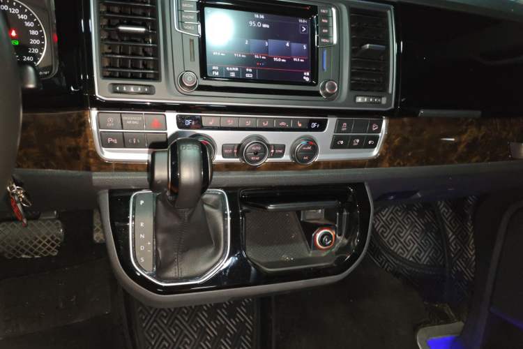 Used Volkswagen Multivan 2018 2.0 TSI 4x4 Prestige Edition 7-Seater Audio And AC Panel