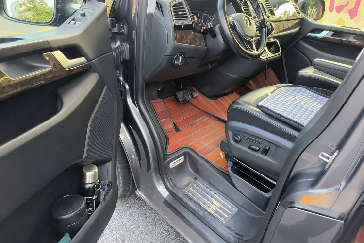 Used Volkswagen Multivan 2018 2.0 TSI 4x4 Prestige Edition 7-Seater Driver Seat