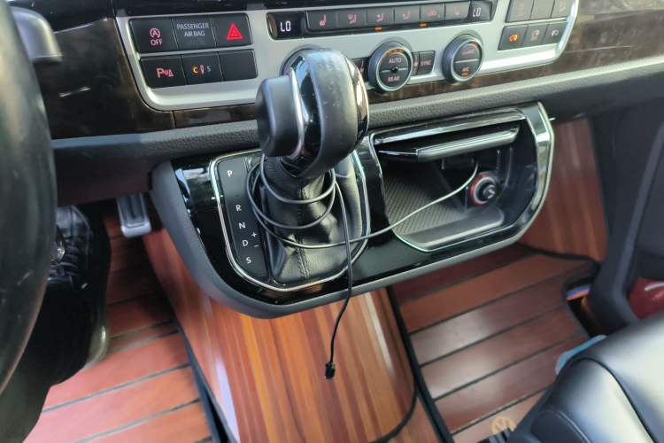 Used Volkswagen Multivan 2018 2.0 TSI 4x4 Prestige Edition 7-Seater Gear Lever