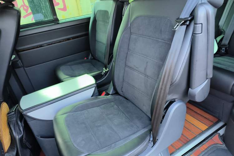 Used Volkswagen Multivan 2018 2.0 TSI 4x4 Prestige Edition 7-Seater Left Rear Seat
