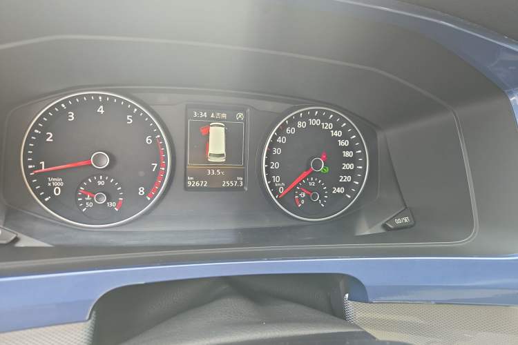 Used Volkswagen Multivan 2018 2.0 TSI Four-Wheel Drive Comfort Edition 7-Seater Odometer Close Up