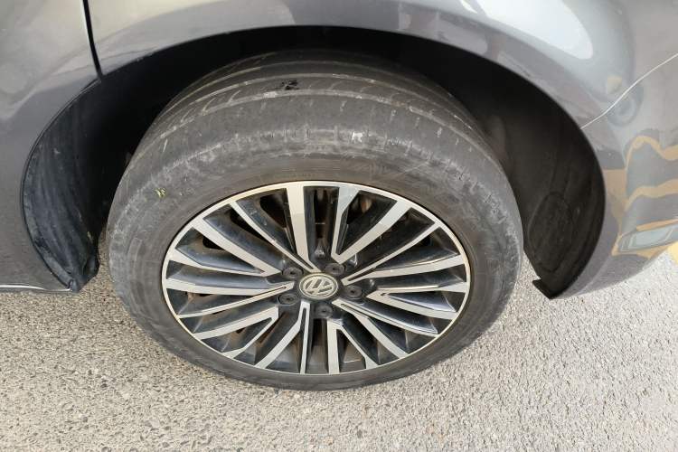 Used Volkswagen Multivan 2018 2.0 TSI 4x4 Prestige Edition 7-Seater Right Front Wheel Hub
