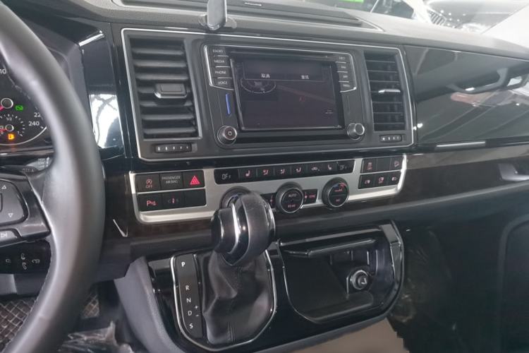 Used Volkswagen Multivan 2018 2.0 TSI Four-Wheel Drive Comfort Edition 7-Seater Audio And AC Panel