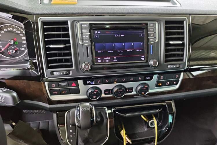 Used Volkswagen Multivan 2018 2.0 TSI 4x4 Prestige Edition 7-Seater Audio And AC Panel