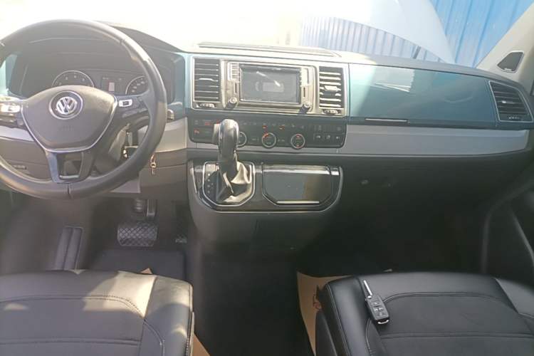 Used Volkswagen Multivan 2018 2.0 TSI Four-Wheel Drive Comfort Edition 7-Seater Audio And AC Panel