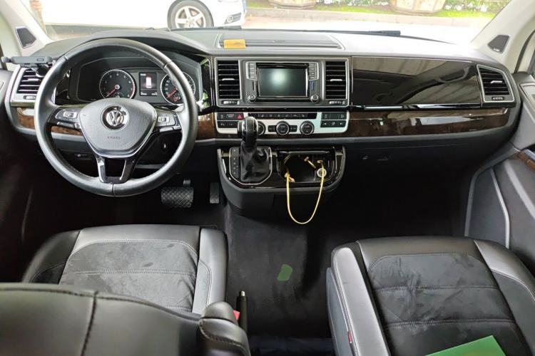 Used Volkswagen Multivan 2018 2.0 TSI 4x4 Prestige Edition 7-Seater Center Console