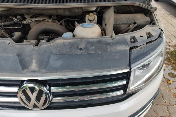 Used Volkswagen Multivan 2018 2.0 TSI Four-Wheel Drive Comfort Edition 7-Seater Engine Bay Left