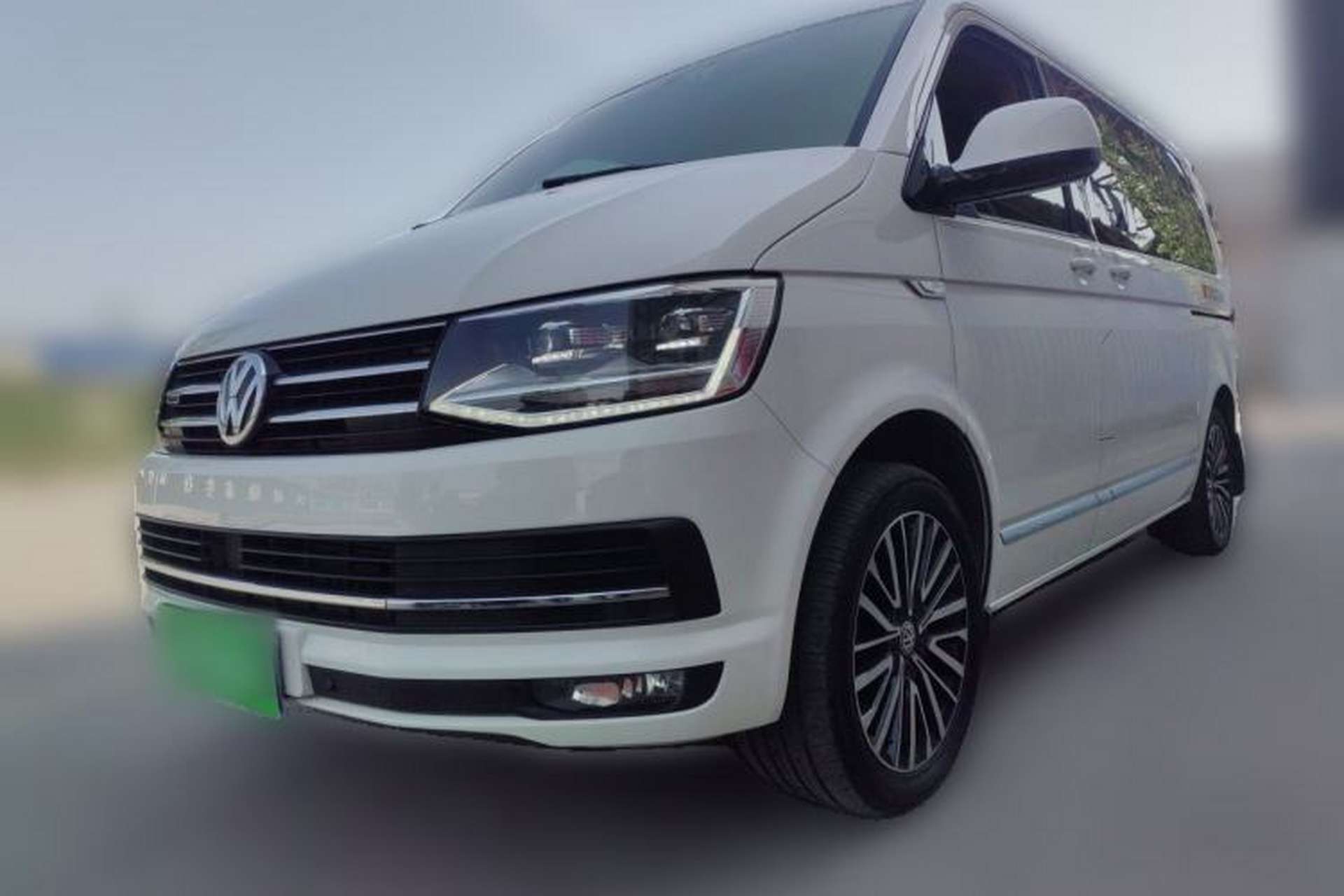 Used Volkswagen Multivan 2018 2.0 TSI Four-Wheel Drive Comfort Edition 7-Seater Front Left 45 Deg