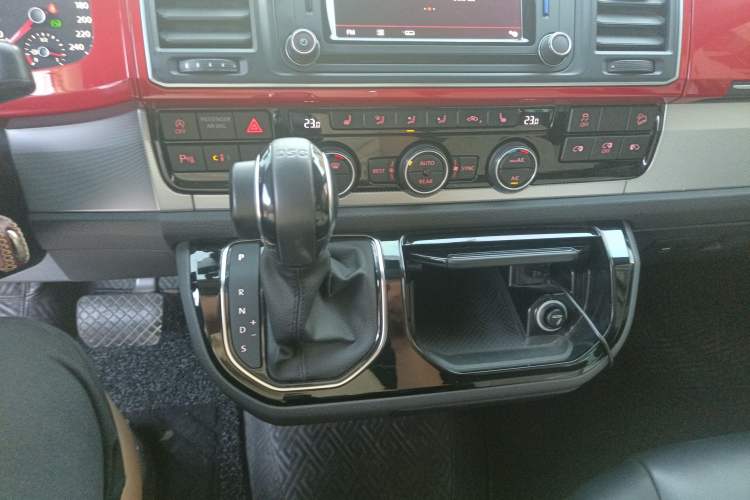 Used Volkswagen Multivan 2018 2.0 TSI Four-Wheel Drive Comfort Edition 7-Seater Gear Lever