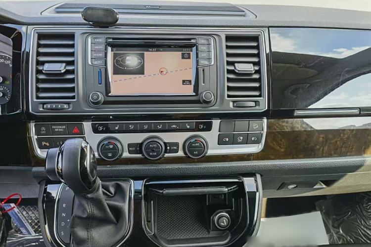 Used Volkswagen Multivan 2018 2.0 TSI Four-Wheel Drive Comfort Edition 7-Seater Interior 10