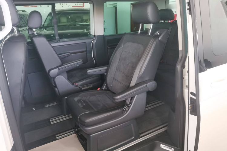 Used Volkswagen Multivan 2018 2.0 TSI Four-Wheel Drive Comfort Edition 7-Seater Interior 2