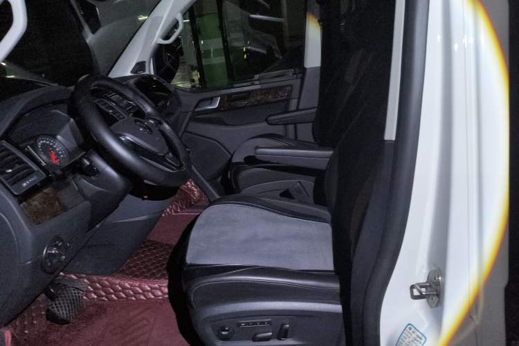 Used Volkswagen Multivan 2018 2.0 TSI 4x4 Prestige Edition 7-Seater Left Front Seat
