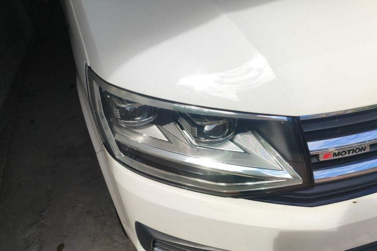 Used Volkswagen Multivan 2018 2.0 TSI 4x4 Prestige Edition 7-Seater Right Front Headlight