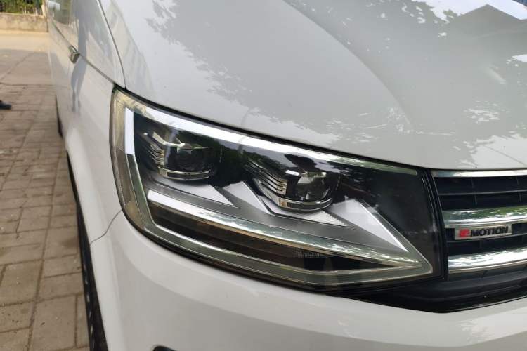 Used Volkswagen Multivan 2018 2.0 TSI Four-Wheel Drive Comfort Edition 7-Seater Right Front Headlight