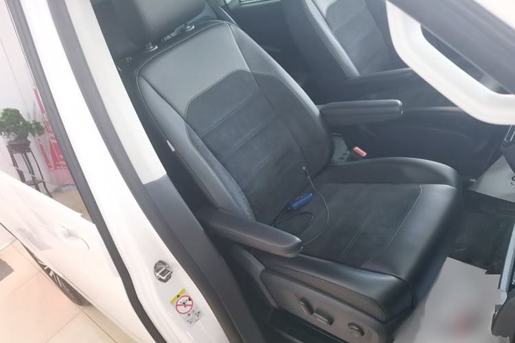 Used Volkswagen Multivan 2018 2.0 TSI Four-Wheel Drive Comfort Edition 7-Seater Right Front Seat