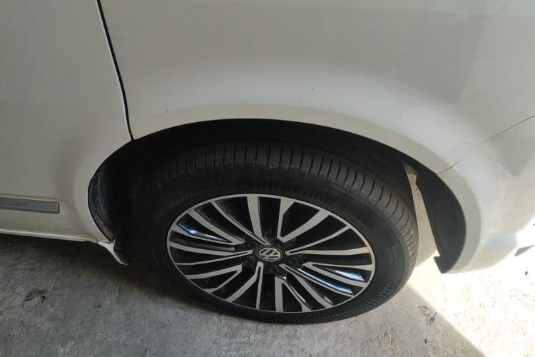 Used Volkswagen Multivan 2018 2.0 TSI 4x4 Prestige Edition 7-Seater Right Front Wheel Hub