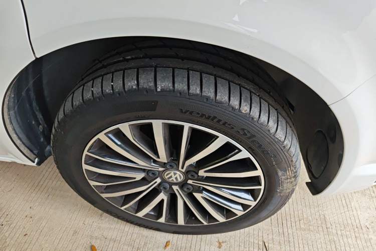 Used Volkswagen Multivan 2018 2.0 TSI 4x4 Prestige Edition 7-Seater Right Front Wheel Hub