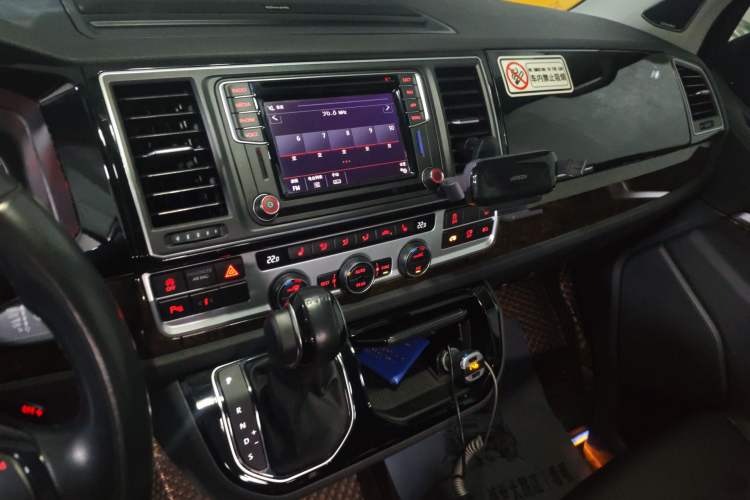 Used Volkswagen Multivan 2019 2.0 TSI 4x4 Prestige Edition 7-Seater Audio And AC Panel