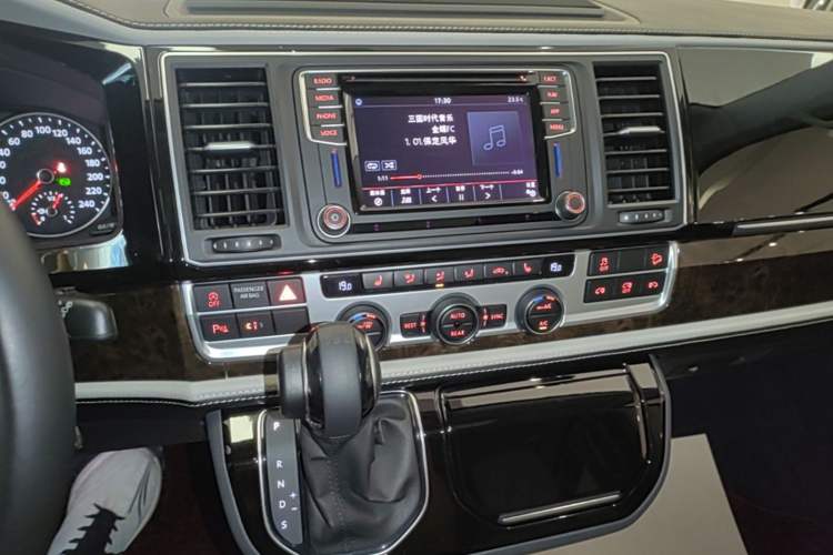 Used Volkswagen Multivan 2019 2.0 TSI 4x4 Prestige Edition 7-Seater Audio And AC Panel