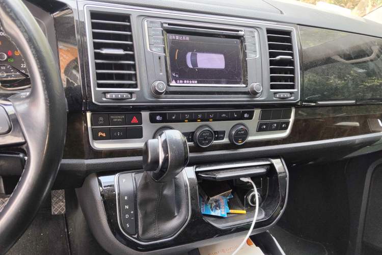 Used Volkswagen Multivan 2019 2.0 TSI Two-Wheel Drive Luxury Edition 7 Seats Audio And AC Panel