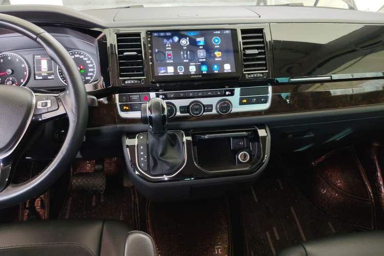 Used Volkswagen Multivan 2019 2.0 TSI Two-Wheel Drive Luxury Edition 7 Seats Audio And AC Panel