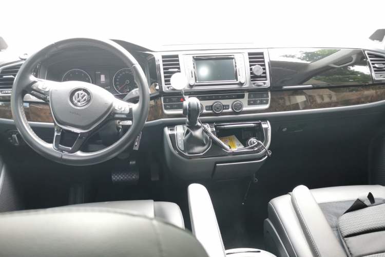 Used Volkswagen Multivan 2019 2.0 TSI 4x4 Prestige Edition 7-Seater Center Console