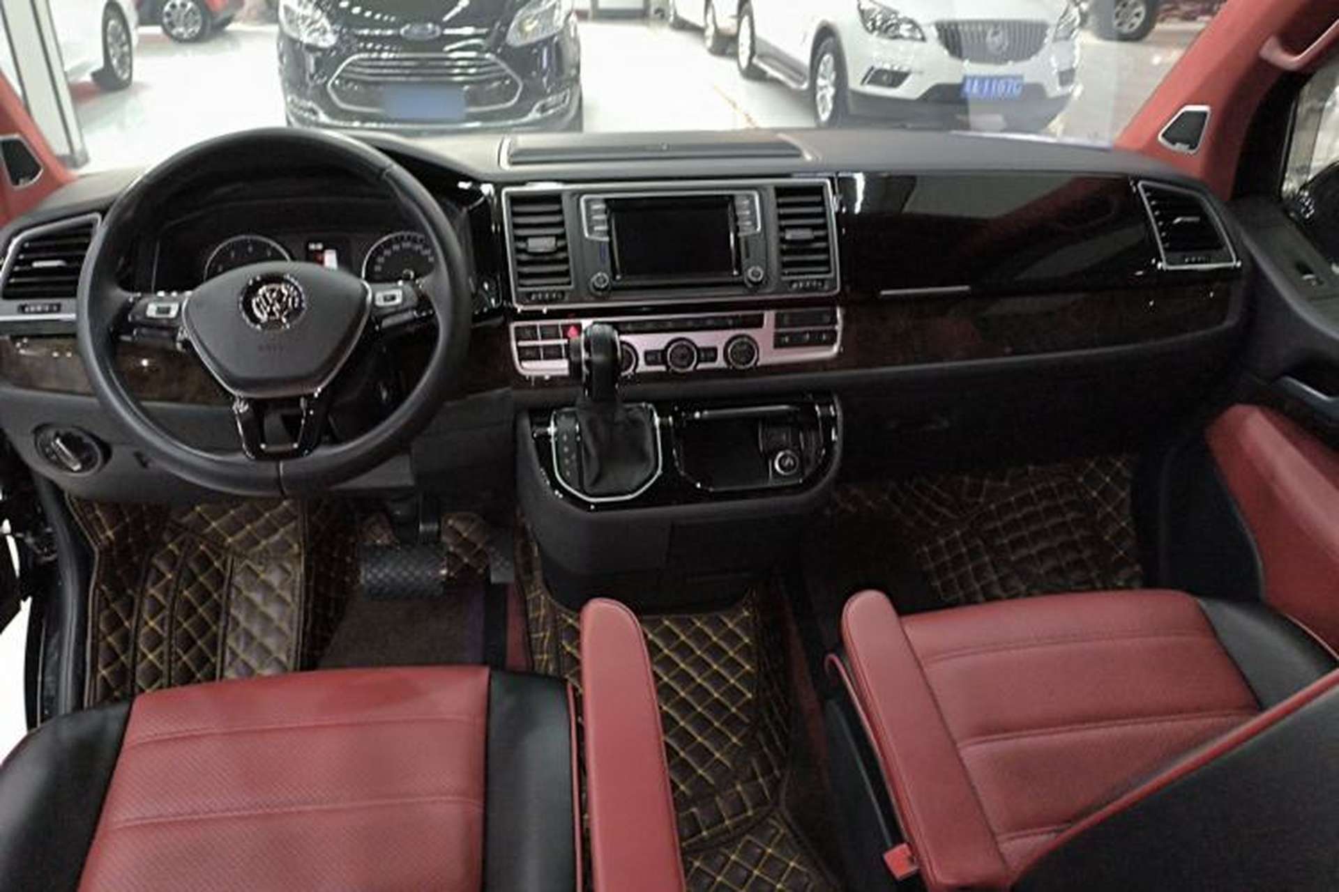 Used Volkswagen Multivan 2019 2.0 TSI 4x4 Prestige Edition 7-Seater Center Console