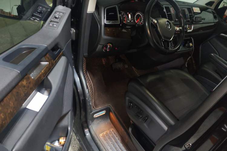 Used Volkswagen Multivan 2019 2.0 TSI 4x4 Prestige Edition 7-Seater Driver Seat